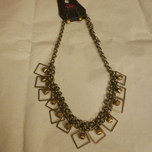 GEO down in History necklace set